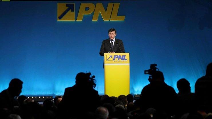 Crin Antonescu, discurs la congresul PNL din 2014.| Crin Antonescu – Facebook