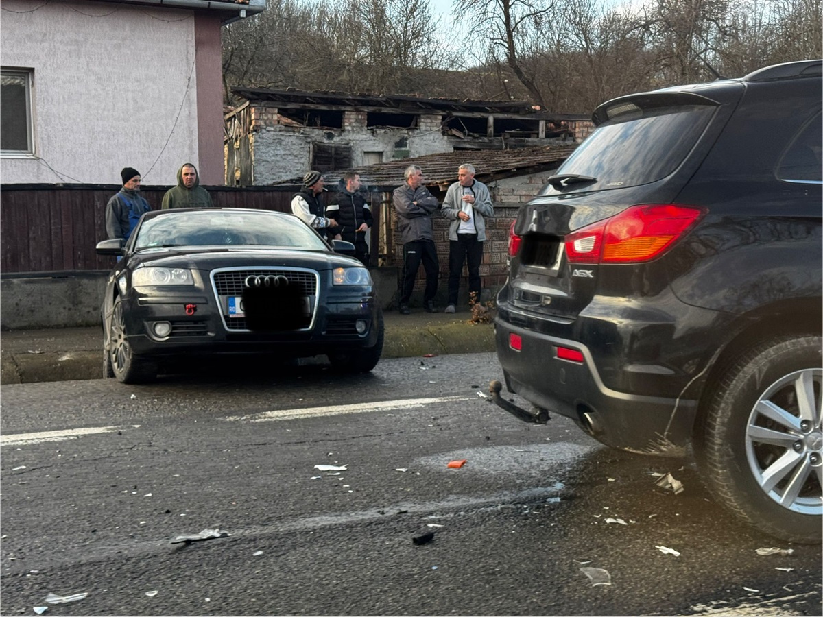 Două mașini au fost avariate într-un accident la Fundătura.| FOTO – ISU Cluj