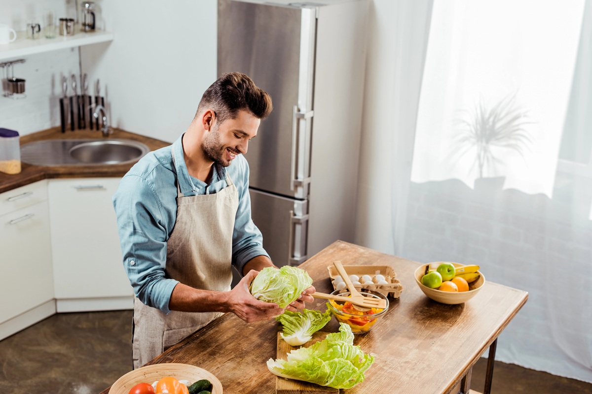 O masă tradițională de Revelion conține până la 243 de aditivi alimentari, 289 grame de zahăr (de 11 ori peste limita zilnică) și 45 grame de sare (de 9 ori peste recomandări). Foto: depositphotos.com