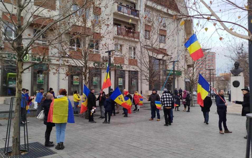 Susținătorii lui Călin Georgescu, protest în fața Prefecturii Cluj|Foto: Paul Gheorgheci - monitorulcj.ro