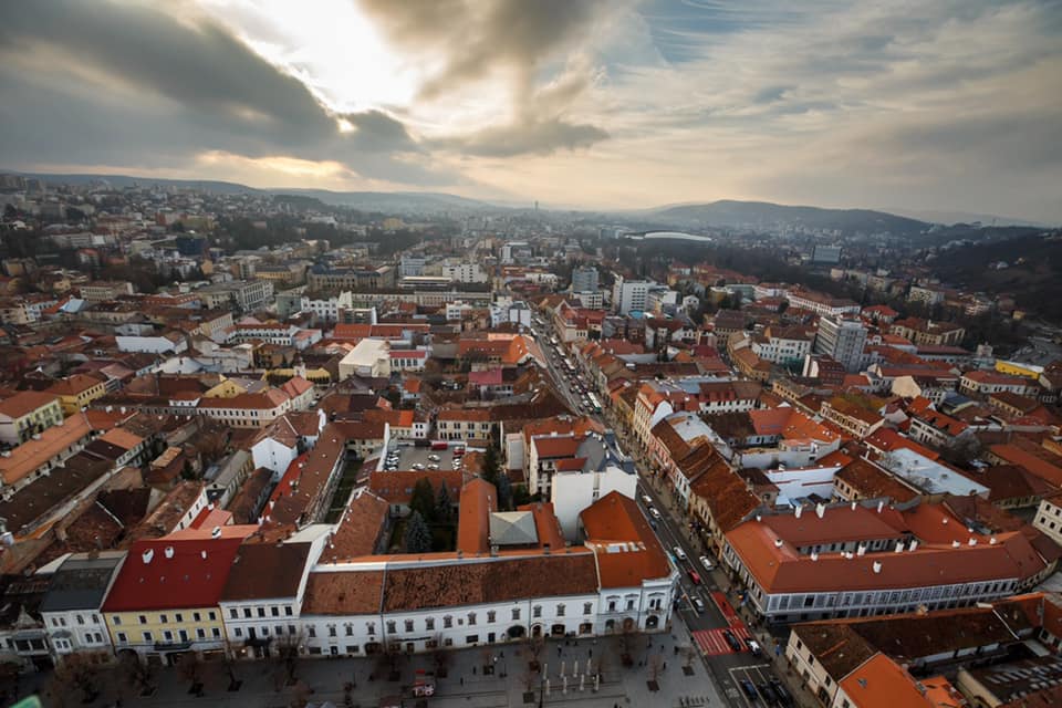 Cluj-Napoca a găzduit azi Tech for Climate, un eveniment care a reunit creativitatea studenților pentru a sprijini transformarea orașului într-un model de sustenabilitate și siguranță urbană | Foto: Emil Boc - Facebook