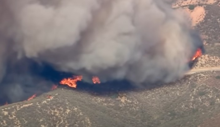 Un nou incendiu a izbucnit miercuri la nord de Los Angeles| Foto: KCAL News - YouTube