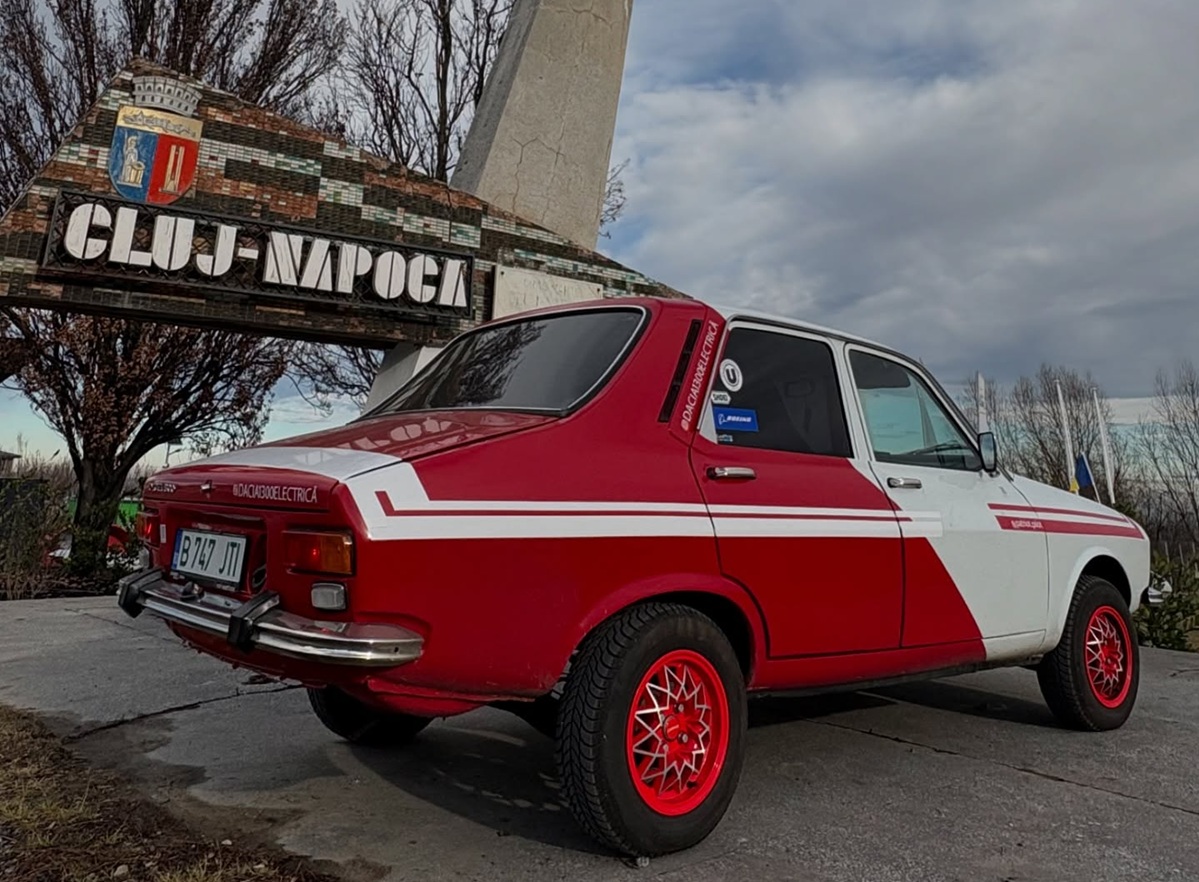 Un pilot din Cluj deține prima Dacie 1300 transformată în mașină electrică din România, cu autonomie de 150 km și dotări moderne. Foto: Mihai Jitianu / Facebook