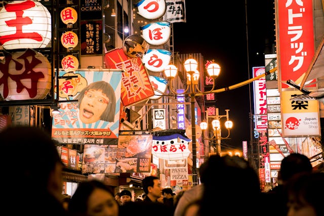 Orașul japonez Osaka a interzis de luni fumatul pe stradă, cu câteva săptămâni înainte de a găzdui Expoziția universală care va atrage milioane de vizitatori străini | Foto: pexels.com