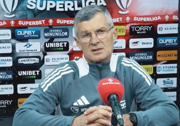 Sabău își motivează jucătorii de la „U” Cluj înaintea meciului cu Rapid | Foto: captură video FC Universitatea Cluj - Youtube