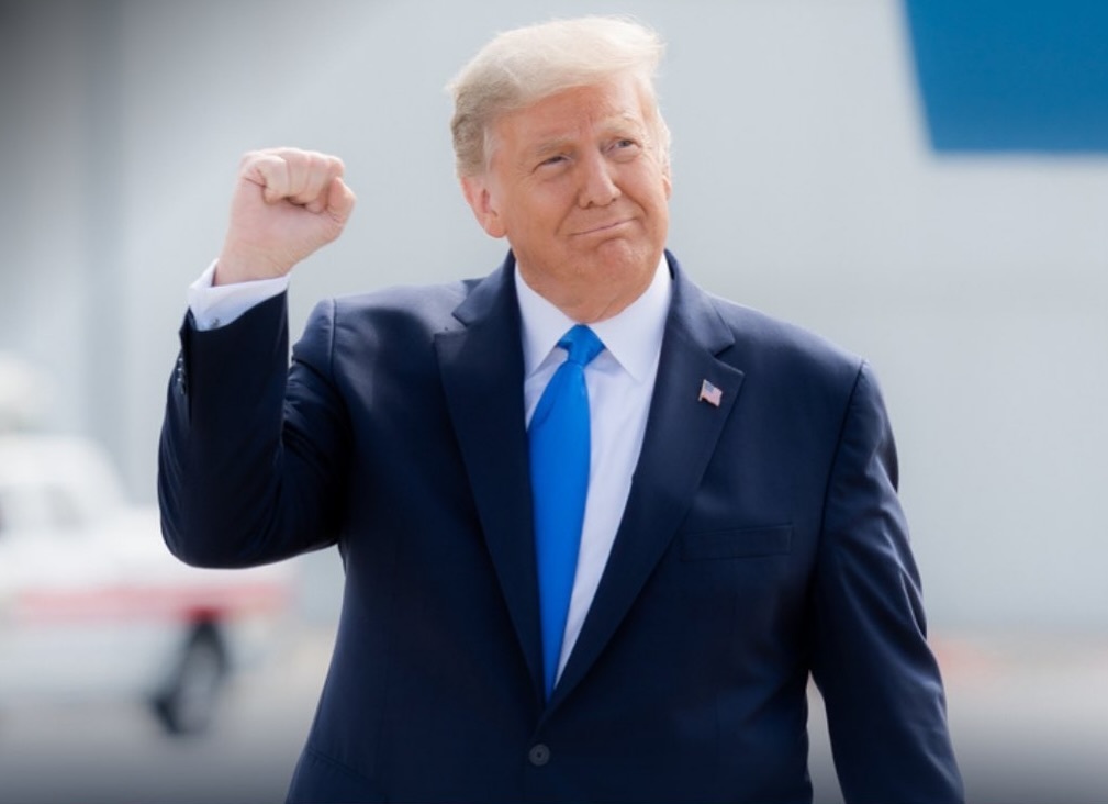 Donald Trump va renunța la paiele de băut din hârtie promovate de Biden |  Foto: Donald Trump Jr. - Facebook