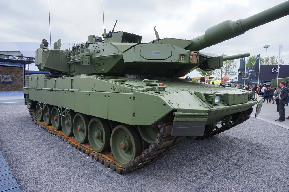 Un tanc Leopard 2 este prezentat la o expoziție de tehnică militară în Franța | Foto: Depositphotos.com