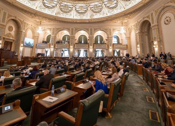 A fost aprobată metodologia pentru organizarea testării profesionale la Senat, în urma căreia se va reduce numărul de posturi bugetate din instituţie| Foto: Senat - Facebook