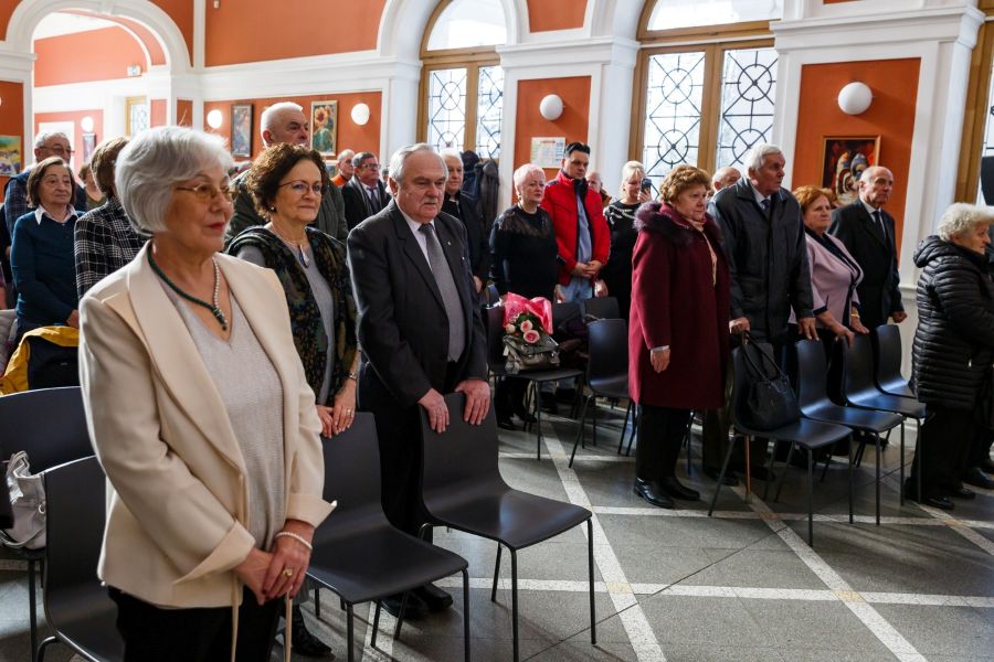 Zeci de cupluri clujene care sărbătoresc „Nunta de Aur” au fost premiate într-un cadru festiv | Foto: Emil Boc - Facebook