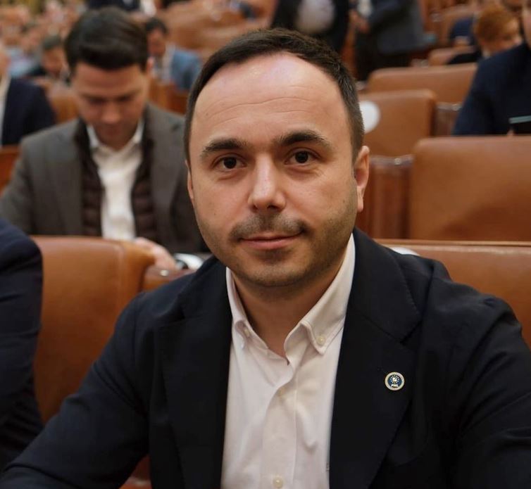 Deputatul Ovidiu Cîmpean denunță comportamentul „iresponsabil și ipocrit” al partidelor izolaționiste: „România are nevoie de stabilitate, nu de crize fabricate!”|Foto: Ovidiu Cîmpean - Facebook