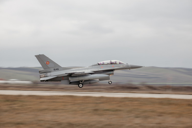 Aeronave F-16 Fighting Falcon ale României la Câmpia Turzii.|Foto: MApN