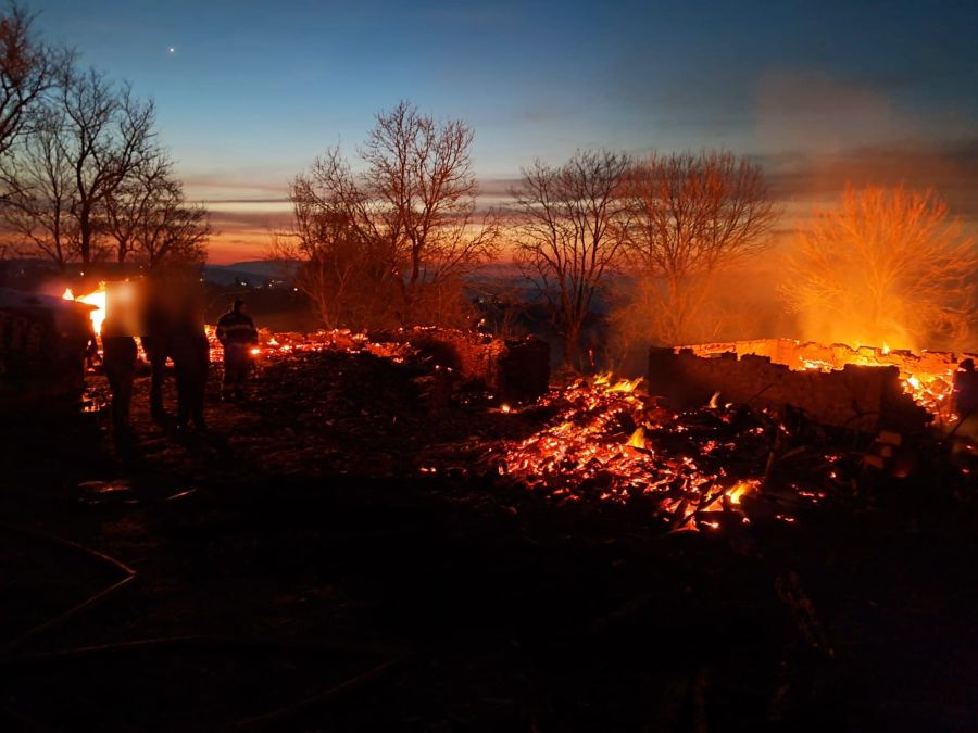 Incendii de vegetație uscată în Cluj. 25 de intervenții ale pompierilor într-o singură zi| Foto: ISU Cluj