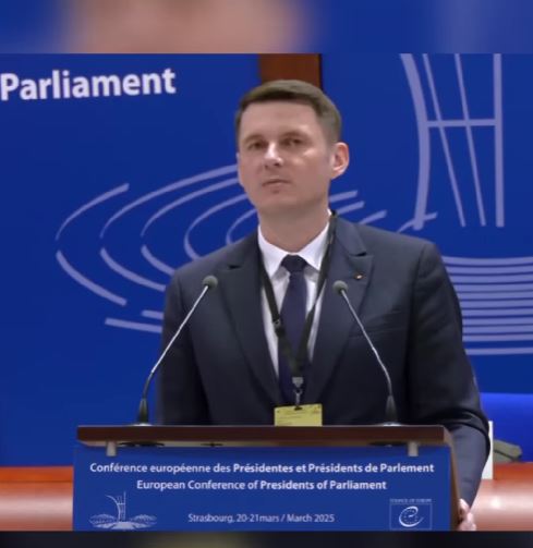 Mircea Abrudean face un apel pentru consolidarea cooperării europene. În imagine: președintele interimar al Senatului, Mircea Abrudean, discurs la conferința președinților de Parlamente din Consiliul Europei. Foto: Mircea Abrudean