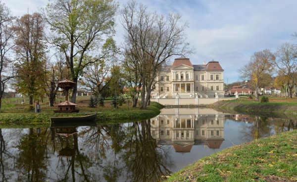 CJ Cluj cumpără teren pentru realizarea unei parcări pentru vizitatorii Castelului Bánffy din Răscruci| Foto: Consiliul Județean Cluj