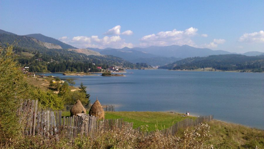 Un tânăr a căzut dintr-o barcă pe lacul Colibița și nu a mai ieșit la suprafață| Foto: Lacul Colibița - Facebook