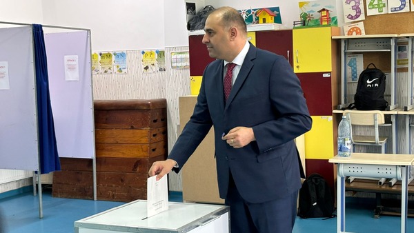 Dan Tarcea a votat, duminică dimineața, la secția de votare, nr.16,  în Cluj-Napoca. |Foto: Mădălina IVAN - monitorulcj.ro