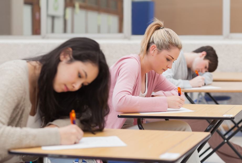Evaluarea competențelor elevilor, la testele PISA 2025. Ultima testare internațională, rezultate dezastruaose pentru România|Foto: Depositphotos.com