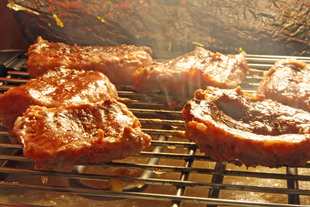 Consumul zilnic a 50 de grame de carne procesată poate crește riscul de cancer colorectal cu 18% Foto: Depositphotos.com