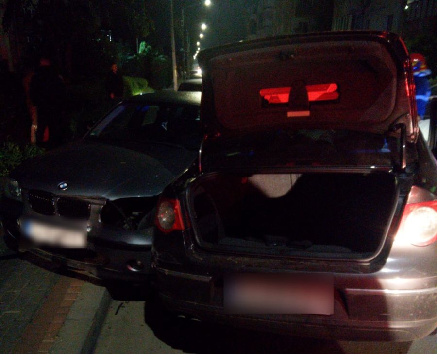 Un tânăr de 20 de ani, cu BMW, a lovit 5 mașini parcate| Foto: ISU Cluj