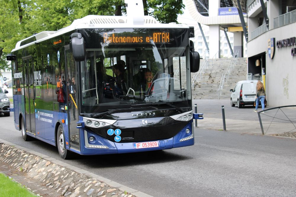 Autobuz fără șofer, în teste prin Cluj-Napoca. Emil Boc: „Viitorul circulă prin Cluj-Napoca, fără șofer, dar cu viziune”| Foto: Ana GREAVU - monitorulcj.ro