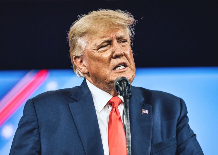 În imagine: Donald Trump, discurs la un eveniment politic, Orlando, Florida - 27 februarie 2022| Depositphotos.com – Foto: Tennessee