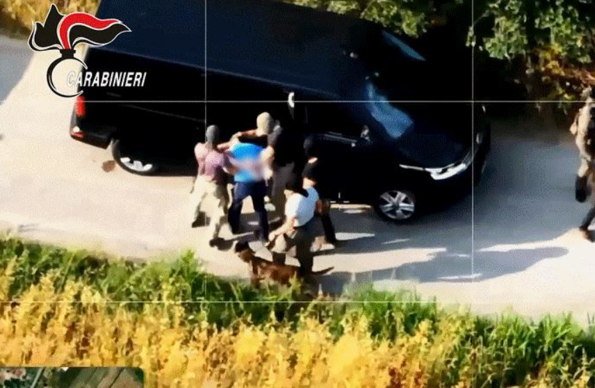 Bărbatul de 32 de ani a fost reținut de Carabinieri. Foto: Carabinieri, Agerpres via www.giornalelora.it