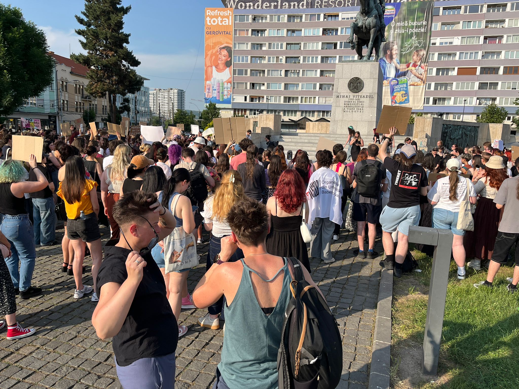 Cluj-Napoca spune NU violenței de gen. Sute de oameni au ieșit în stradă | Foto: Olga Scripnic, monitorulcj.ro