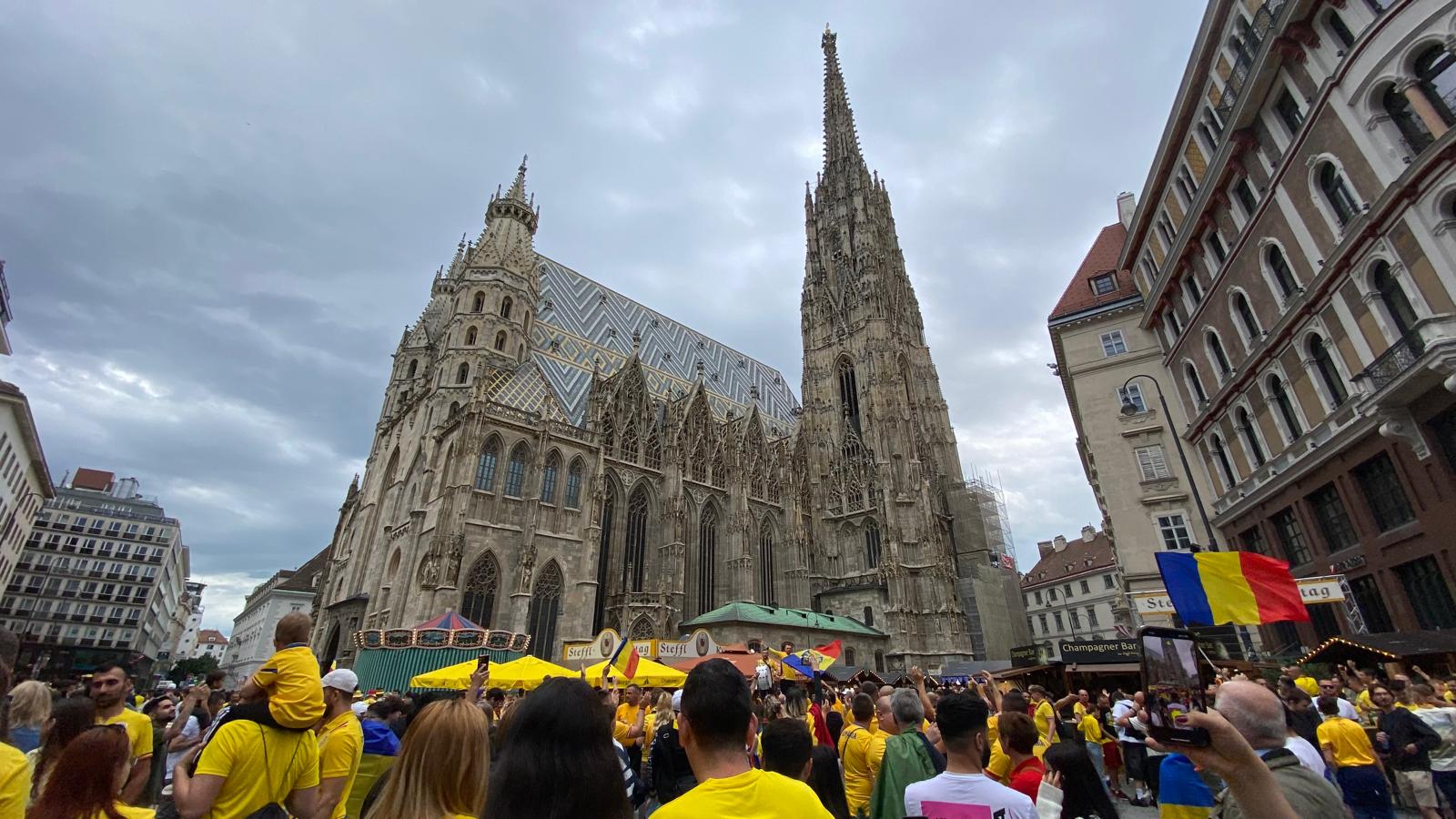 Suporterii români au transformat Viena într-o scenă de sărbătoare înaintea meciului Austria - România| Foto George-Petru Moise