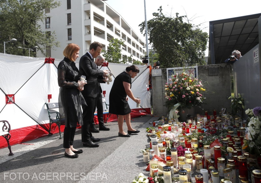 Un tânăr de 21 de ani a ucis 10 persoane într-o școală din Graz, Austria, apoi s-a sinucis. Foto: Viceguvernatorul regiunii, Manuela Khom, depune flori în memoria victimelor atacului armat de la școala din Graz, Austria, 11 iunie 2025. EPA / Antonio Bat / Agerpres