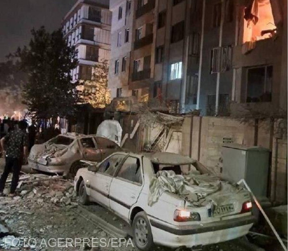 Israelul a ucis șefii armatei iraniene și a bombardat instalații nucleare de la Natanz și Teheran. Foto: Clădire în flăcări la Teheran, 13 iunie 2025, după un atac israelian împotriva programului nuclear iranian, imagine distribuită de Garda Revoluționară iraniană. EPA/Agerpres