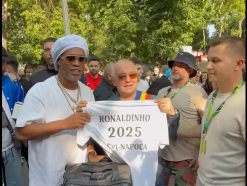Ronaldinho, întâmpinat la Cluj de Emil Boc| Foto: Emil Boc - Facebook