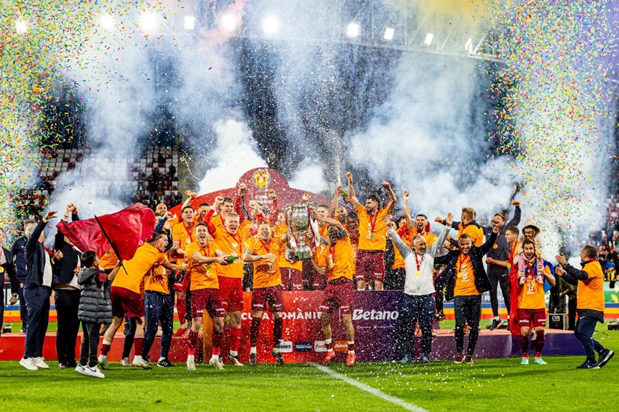 CFR Cluj a cucerit Cupa României, după ce a învins-o pe Hermannstadt cu scorul de 3-2, în finala desfăşurată pe Arena Francisc Neuman din Arad | Foto: Fotbal Club CFR 1907 Cluj - Facebook