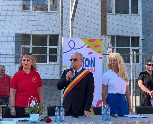 Emil Boc, mesaj pentru elevi la final de an școlar: „Viitorul depinde de investiția în educație”|Foto: Emil Boc - Facebook
