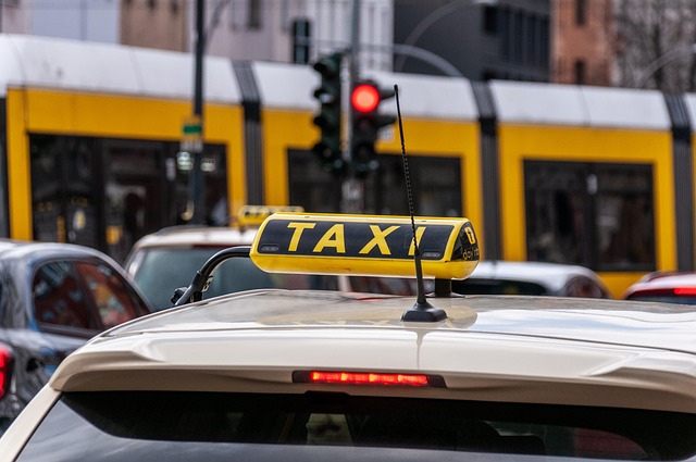 Taximetrist de 72 de ani, bătut și jefuit la Turda. Polițiștii îi caută pe agresori | Foto: pixabay.com