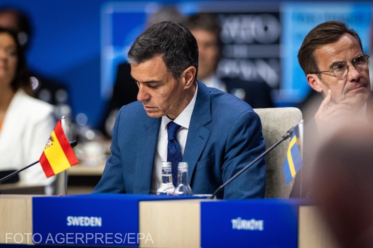 Spania refuză să crească bugetul de apărare la 5% din PIB și Trump amenință țara cu tarife comerciale duble. Foto: Pedro Sanchez la deschiderea summitului NATO de la Haga, 25 iunie 2025. EPA /Agerpres