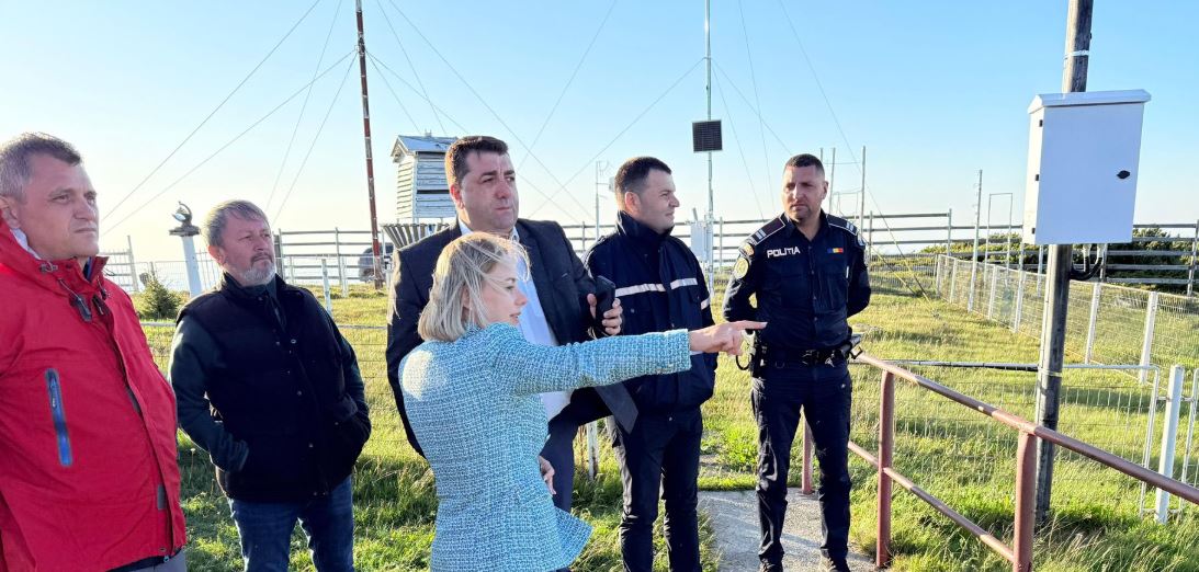 Prefectul Maria Forna, vizită la Vlădeasa pentru identificarea soluțiilor de reconstrucție și operaționalizare a stației meteo|Foto: Instituția Prefectului-Județul Cluj - Facebook
