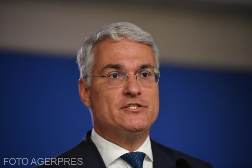 Guvernul a aprobat luni Ordonanța de Urgență care reglementează sporurile pentru personalul plătit din fonduri publice. Foto: Dragos Pîslaru, ministrul Investițiilor și Proiectelor Europene, susține o conferință de presă la sediul Ministerului, 26.06.2025, Agerpres