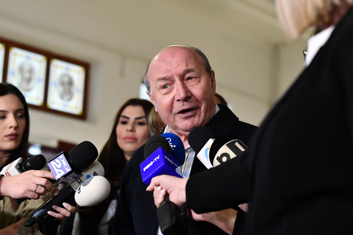 Traian Băsescu a câștigat procesul de la CCR și își va recăpăta privilegiile de fost șef de stat. Foto: Fostul presedinte Traian Basescu dădea declarații de presă după turul al doilea al alegerilor prezidentiale, în Capitală. 18 mai 2025 / Agerpres