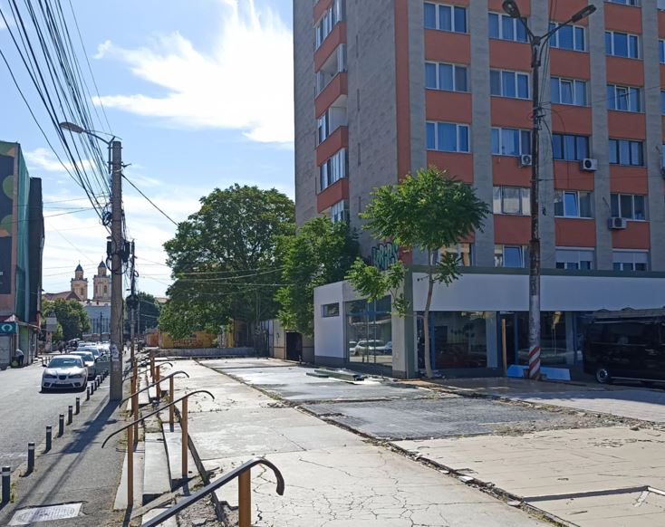 Primăria continuă demolarea chioșcurilor de pe strada Argeș. Zona Liceului Bălcescu, modernizată în totalitate.|Foto: monitorulcj.ro