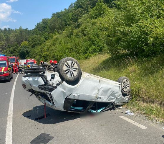 ntervenție de prim-ajutor la un accident rutier pe Drumul Sfântul Ioan: bărbat inconștient, descarcerat de pompieri|Foto: ISU Cluj