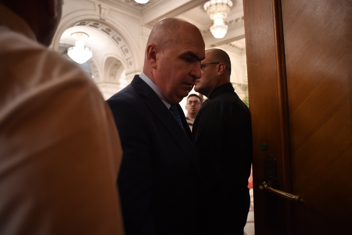 Bolojan avertizează că România riscă să piardă fondurile europene până la jumătatea anului viitor. Foto: Premierul Ilie Bolojan în Parlamentul României la ședința plenului reunit din 7 iulie 2025 / Agerpres