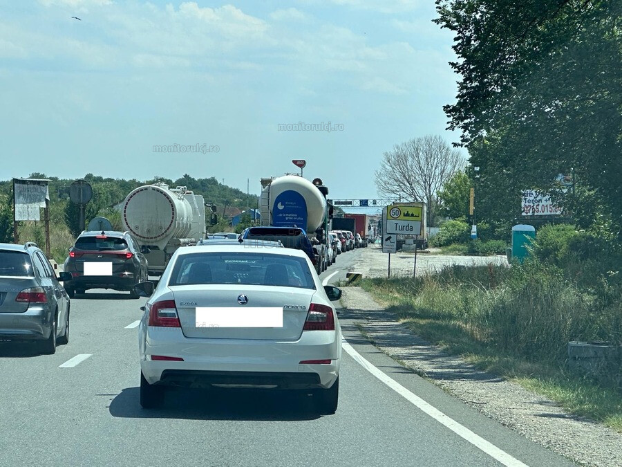 Ambuteiaj la intrare în Turda | Foto: monitorulcj.ro