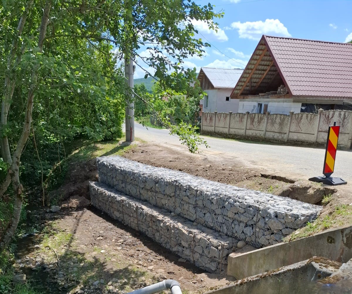 Consiliul Județean Cluj execută lucrări de întreținere pe drumul județean DJ 182E Chiuiești – Mănăstirea Cășiel| Foto: Consiliul Județean Cluj