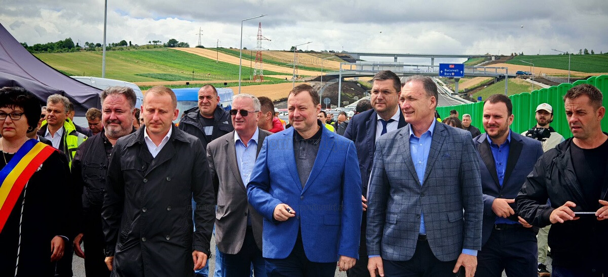 Elena Daniela Mănăilă, primarul comunei Tureni, Vakar Istavan, vicepreședintele CJ Cluj, Radu Rațiu, vicepreședinte CJ Cluj, Remus Lăpușan, deputat PSD Cluj, Cristian Pistol, director CNAIR, Radu Moisin, deputat PNL Cluj, Alexandru Cordoș, secretar executiv PSD Cluj | foto monitorulcj.ro