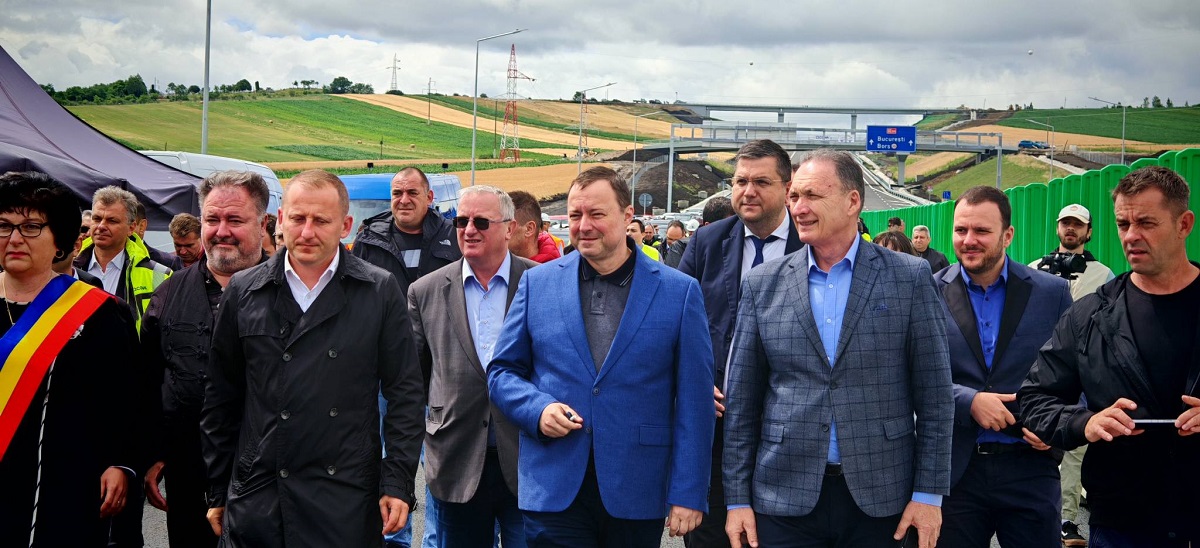 Elena Daniela Mănăilă, primarul comunei Tureni, Vakar Istavan, vicepreședintele CJ Cluj, Radu Rațiu, vicepreședinte CJ Cluj, Remus Lăpușan, deputat PSD Cluj, Cristian Pistol, director CNAIR, Radu Moisin, deputat PNL Cluj, Alexandru Cordoș, secretar executiv PSD Cluj | foto monitorulcj.ro