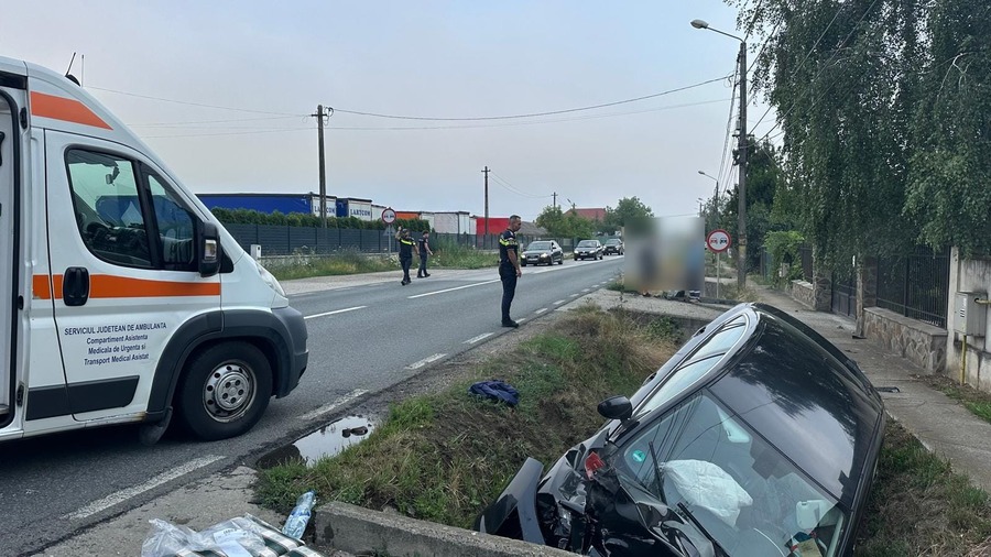 O mașină s-a răsturnat în urma unui accident în localitatea Urișor | Foto: ISU Cluj