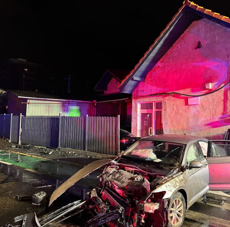 Cinci persoane au ajuns la spital în urma unui accident rutier pe strada Uzinei Electrice|Foto: ISU Cluj
