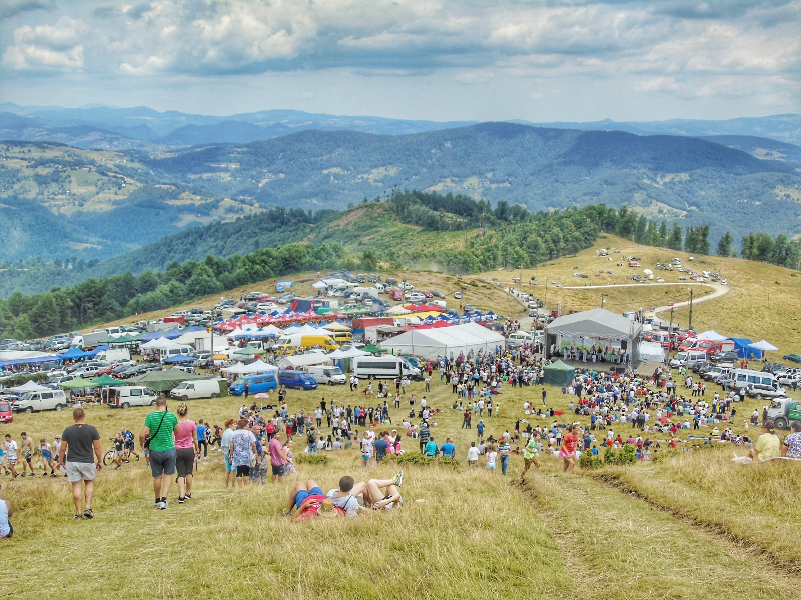 Vestitul Târg de Fete de la Muntele Găinii revine în acest weekend| Foto: Apuseni Spirit - Facebook