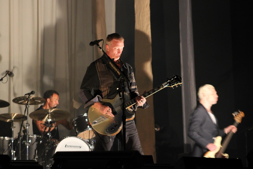 Josh Homme live la Electric Castle a fost un vis ce ar fi trebuit împlinit de oricine iubitor de rock| Foto: Ana GREAVU – monitorulcj.ro
