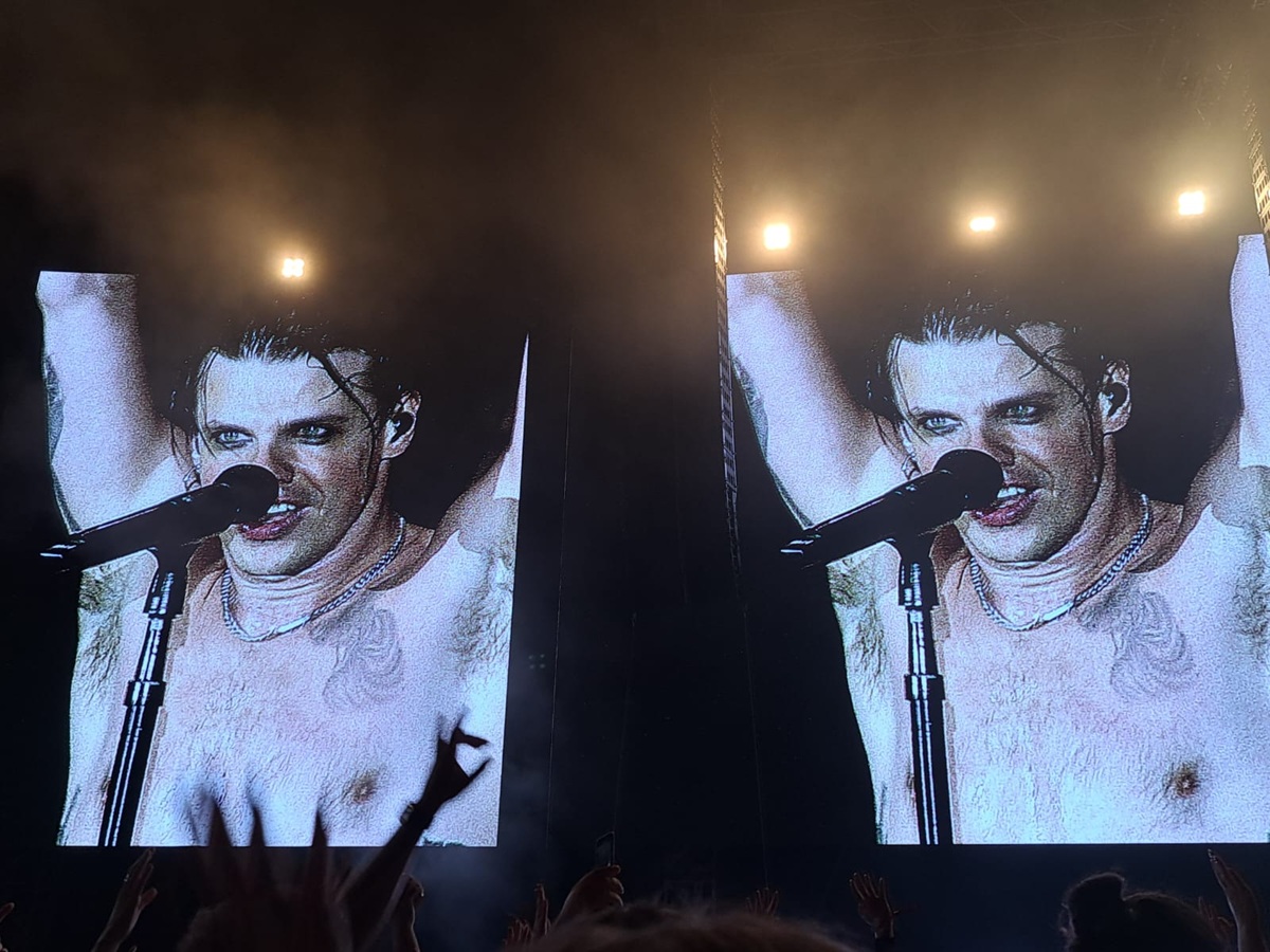De pe scena lui Ozzy Osbourne, direct la Electric Castle: Yungblud a rupt tot |Foto: Bianca PREDA – monitorulcj.ro
